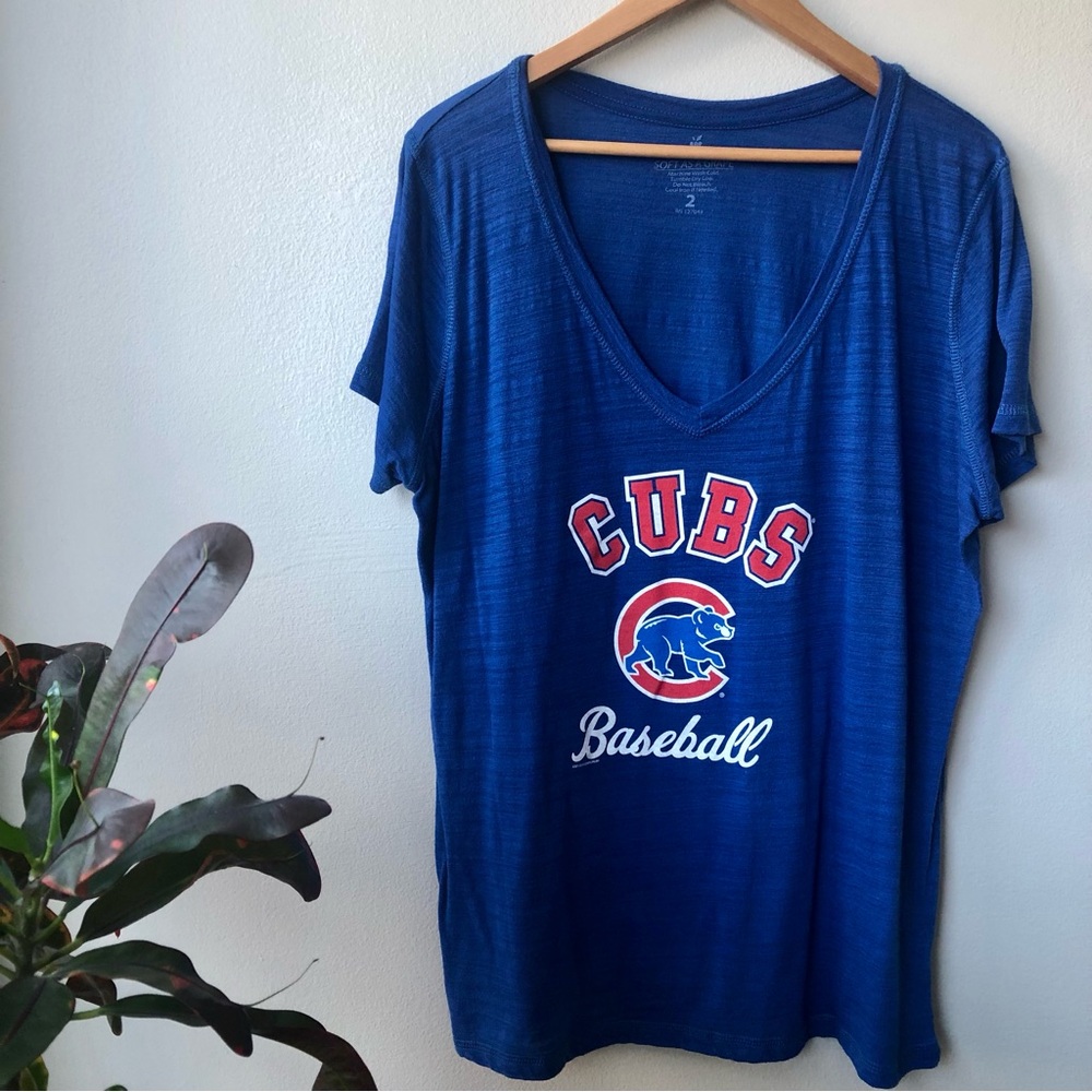 Chicago Cubs Baseball Women’s Blue V-Neck Short Sleeve T-Shirt. New without Tag
